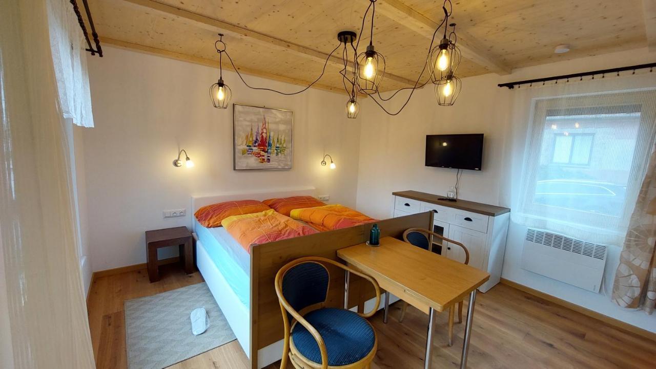 Pavlov24 - Zahradni Domecky Apartment Bagian luar foto